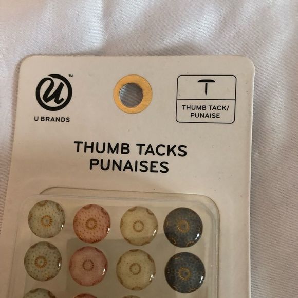 Thumb tacks 4 pkgs - Picture 4 of 4